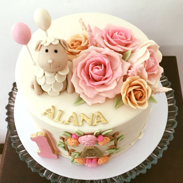 Fondant icing cake with suger roses